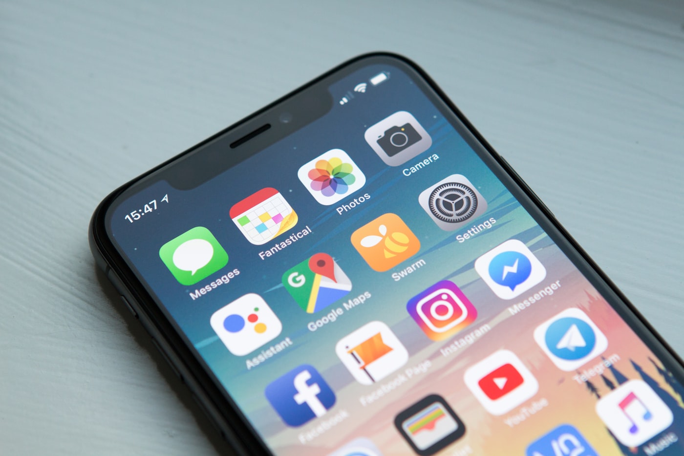 Smartphone in der Hand – sichere Beratungs-App